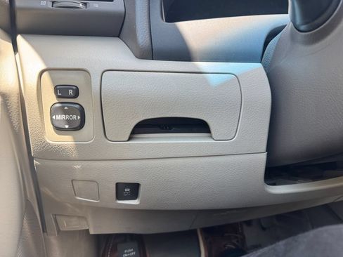 Used 2011 Toyota Camry LE FWD image 26