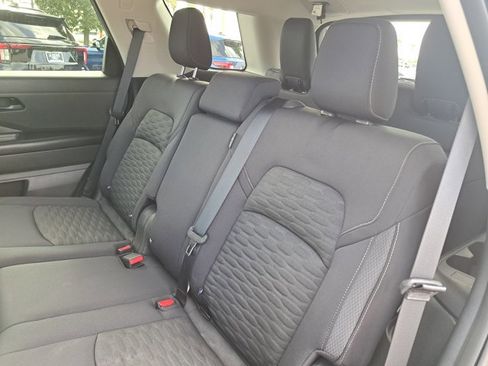 Used 2023 Nissan Pathfinder S image 12
