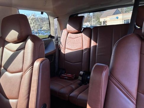 Used 2016 Cadillac Escalade Premium image 2