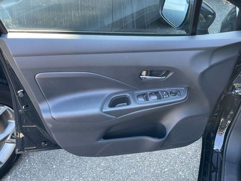 Used 2025 Nissan Versa SV image 18