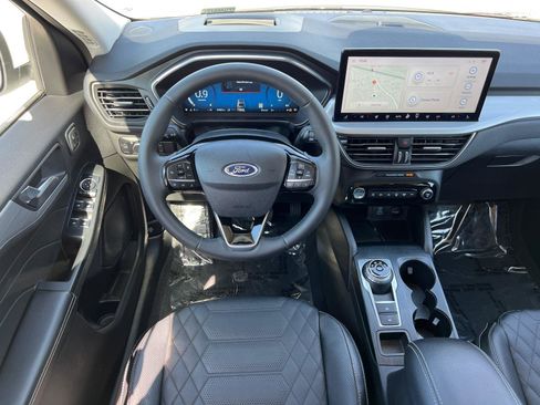 Used 2023 Ford Escape Platinum w/ Premium Technology Package AWD/4WD image 23