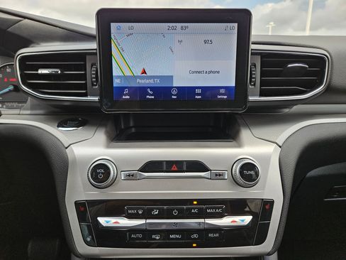 Used 2022 Ford Explorer XLT w/ Equipment Group 202A image 25