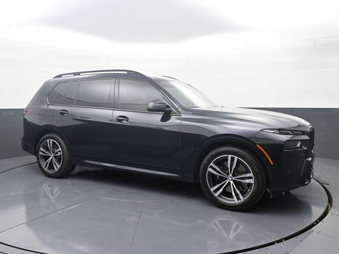 Used 2024 BMW X7 xDrive40i w/ Executive Package image 3