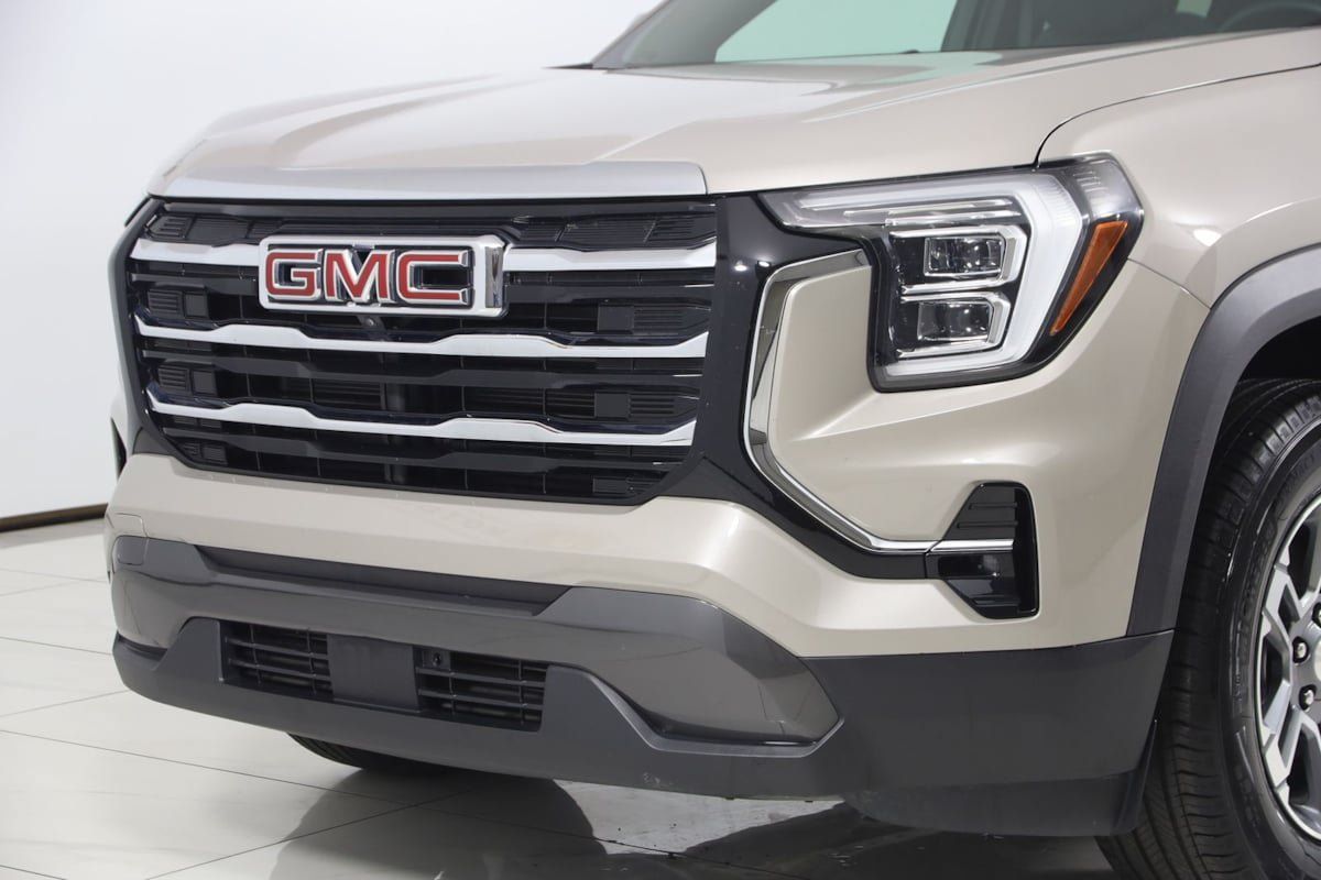 Used 2025 GMC Terrain Elevation w/ Technology Package II AWD/4WD image 48