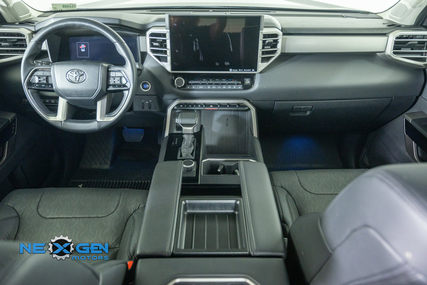 Used 2024 Toyota Tundra Limited AWD/4WD image 32