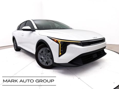Certified 2025 Kia K4 FWD image 1