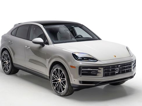 Used 2024 Porsche Cayenne Coupe AWD/4WD image 6