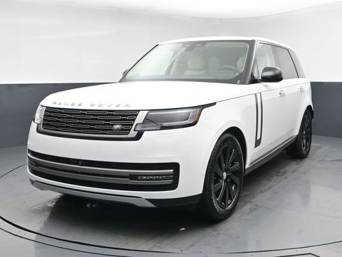 Used 2024 Land Rover Range Rover SE image 1