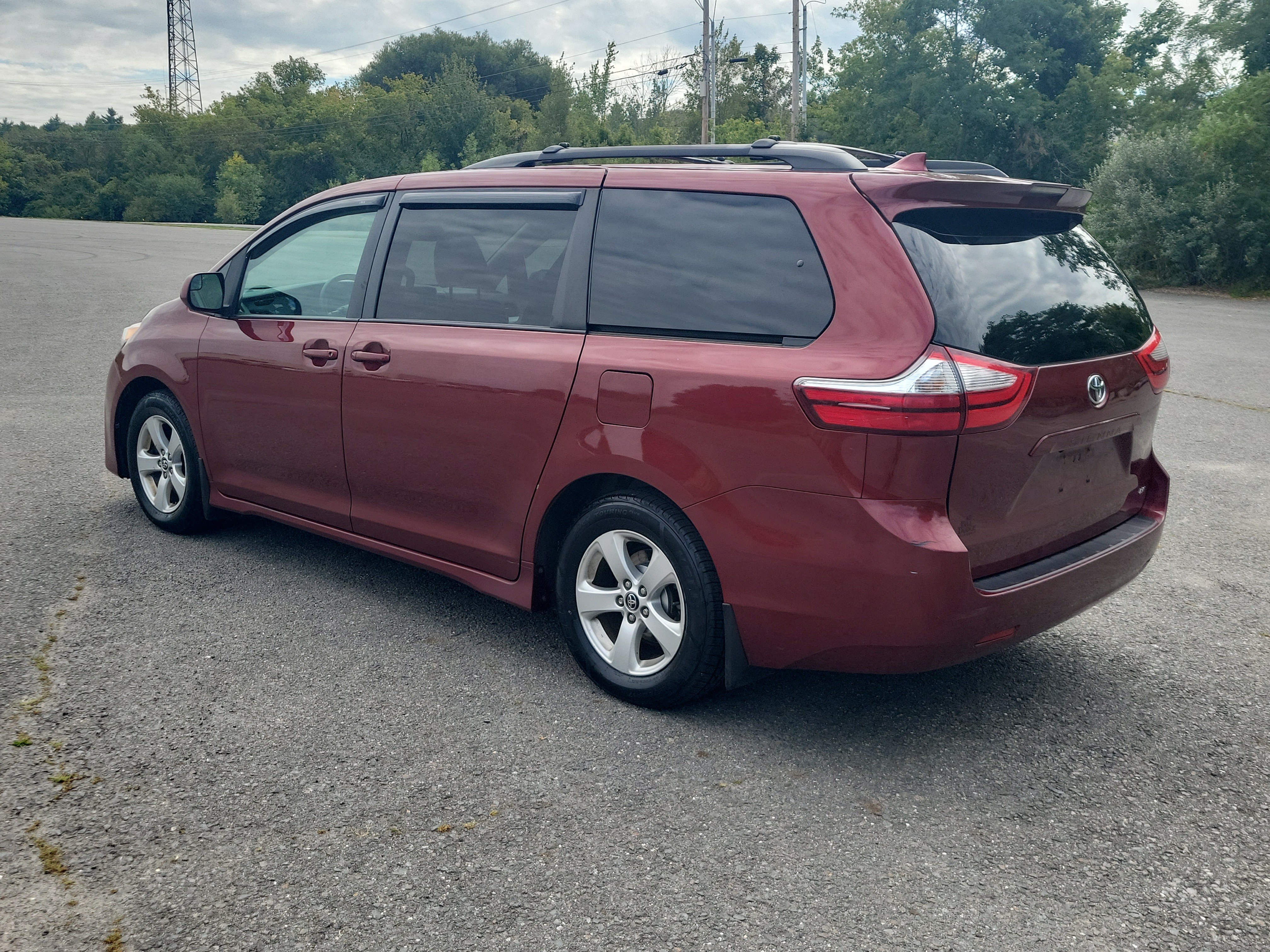 Used 2019 Toyota Sienna LE FWD image 7