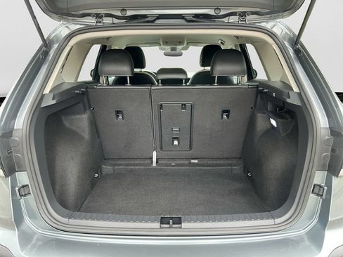 Used 2025 Volkswagen Taos SE FWD image 17