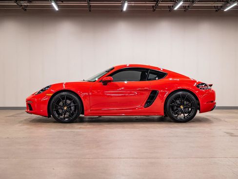 Used 2022 Porsche 718 Cayman RWD image 2