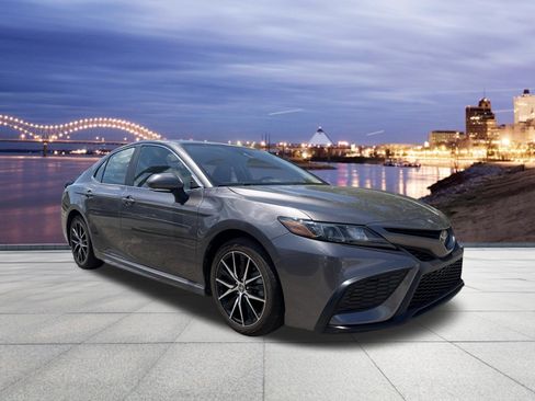 Used 2023 Toyota Camry SE FWD image 4