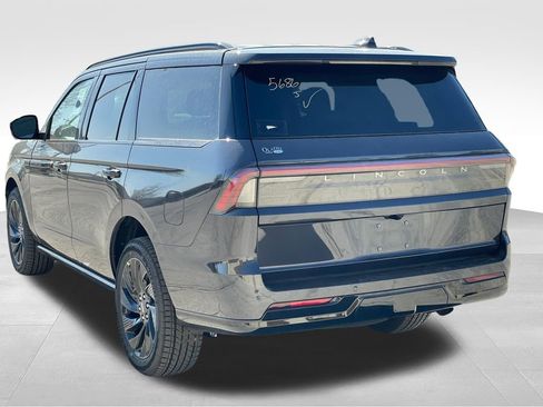 New 2026 Lincoln Navigator Reserve w/ Jet Appearance Package AWD/4WD image 3