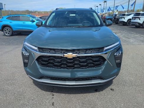 New 2026 Chevrolet Trax LT w/ LT Convenience Package FWD image 3