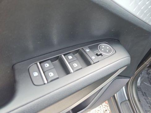 Used 2025 Kia Soul LX w/ LX Technology Package FWD image 16