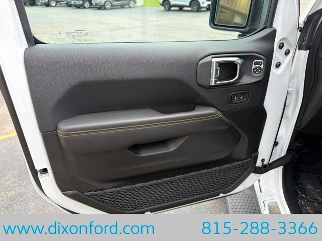 Used 2025 Jeep Wrangler Unlimited Sahara AWD/4WD image 24