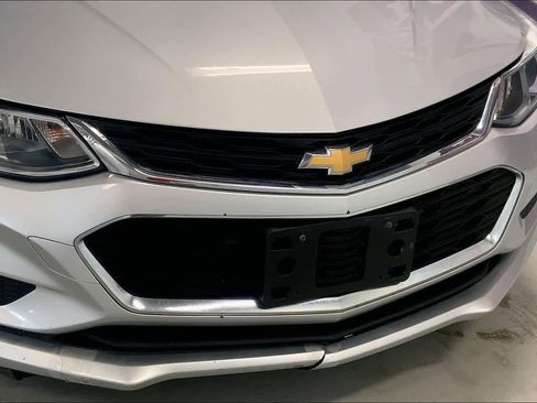 Used 2017 Chevrolet Cruze LS image 31