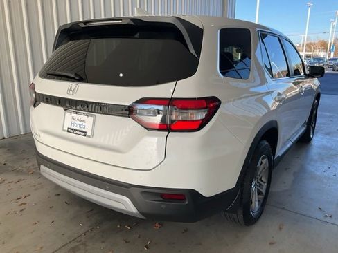 New 2025 Honda Pilot EX-L image 24