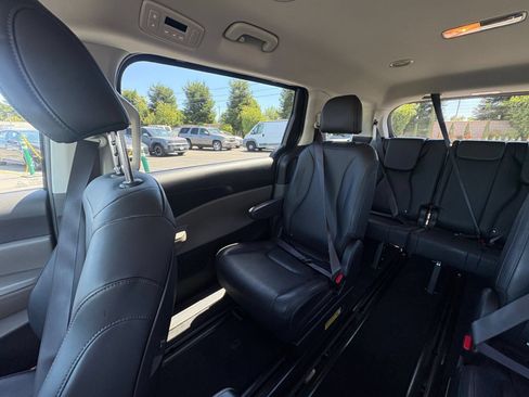 Used 2026 Kia Carnival FWD image 42