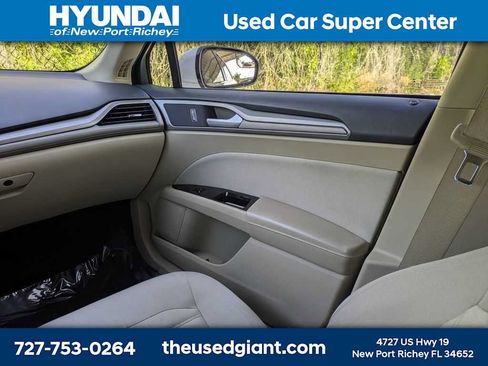 Used 2014 Ford Fusion SE FWD image 18