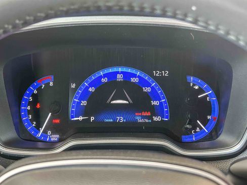 Used 2022 Toyota Corolla Cross XLE w/ Convenience Package image 21