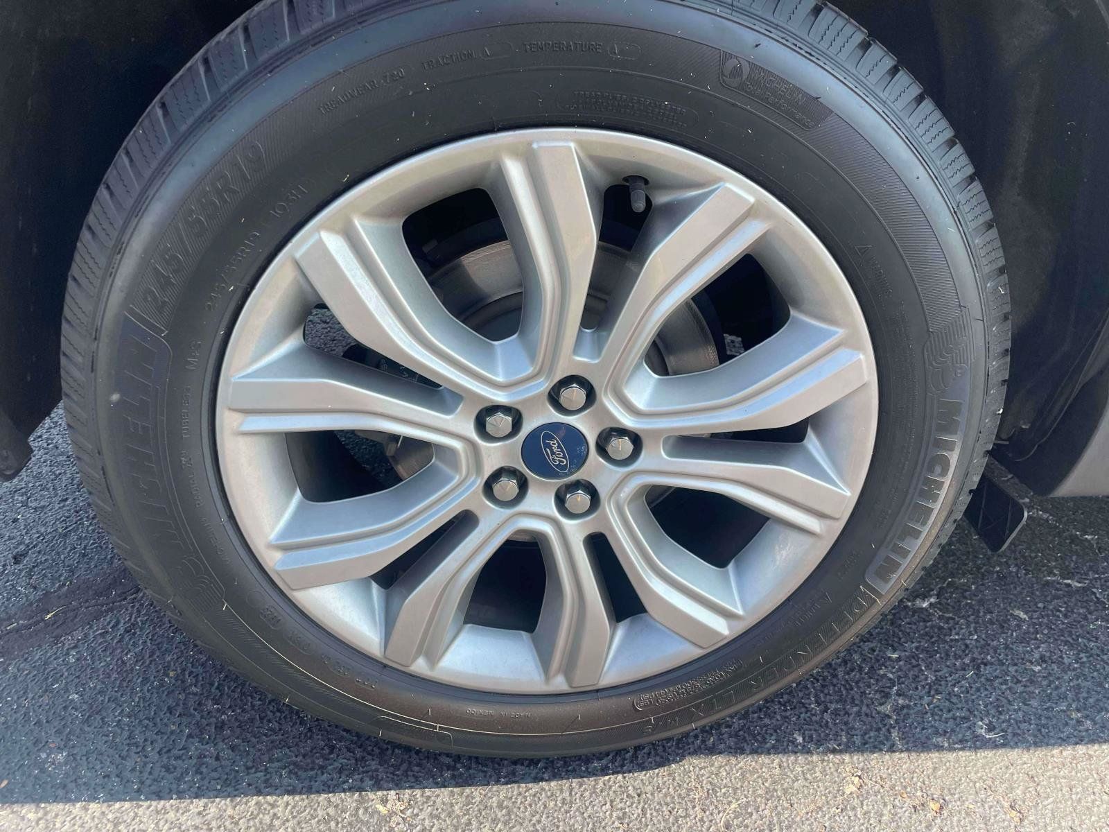 Used 2019 Ford Edge Titanium FWD image 10