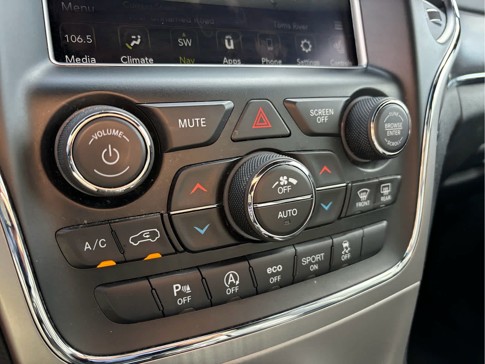 Used 2018 Jeep Grand Cherokee Limited AWD/4WD image 18