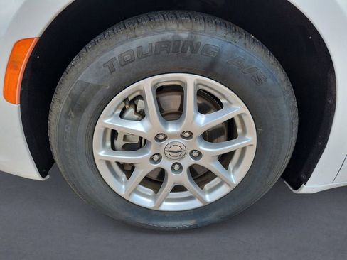 Used 2023 Chrysler Pacifica Touring-L FWD image 14