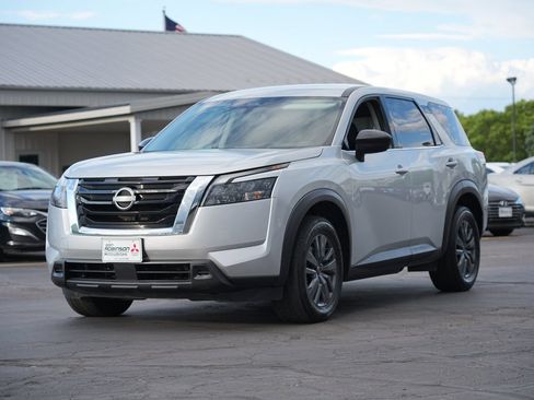Used 2024 Nissan Pathfinder S AWD/4WD image 7