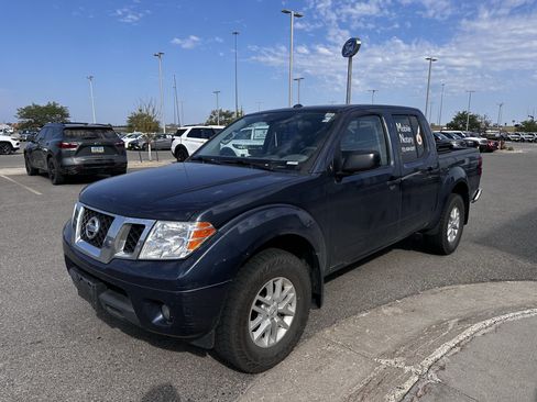 Used 2017 Nissan Frontier SV AWD/4WD image 3