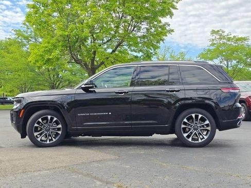 Used 2023 Jeep Grand Cherokee Overland w/ Luxury Tech Group IV AWD/4WD image 30