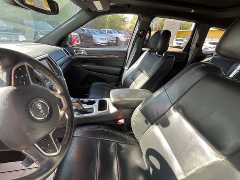 Used 2017 Jeep Grand Cherokee Limited w/ Luxury Group II RWD image 2