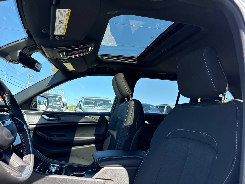 New 2027 Jeep Grand Cherokee Laredo X AWD/4WD image 16