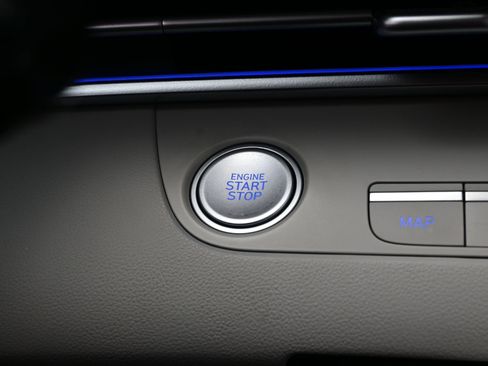 Used 2023 Hyundai Elantra Limited image 22