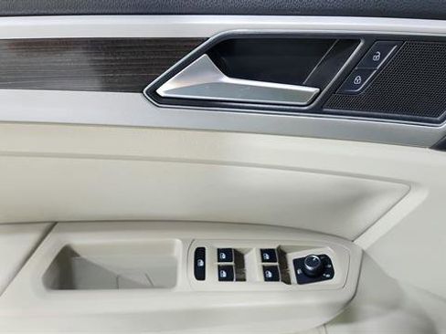 Used 2019 Volkswagen Atlas SE w/ Towing Package AWD/4WD image 19