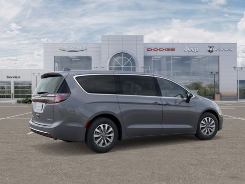 New 2025 Chrysler Pacifica Select w/ Uconnect Theater Family Group image 2