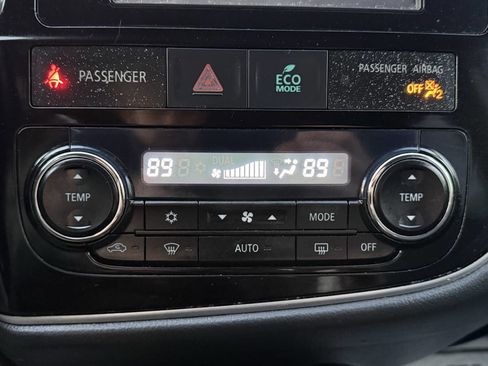 Used 2014 Mitsubishi Outlander GT image 19