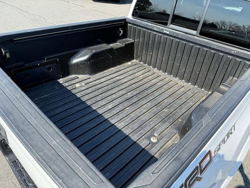 Used 2016 Toyota Tacoma TRD Sport w/ Towing Package image 7