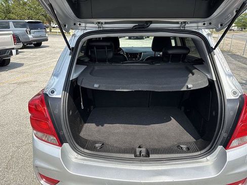 Used 2018 Chevrolet Trax LT w/ LT Convenience Package FWD image 49