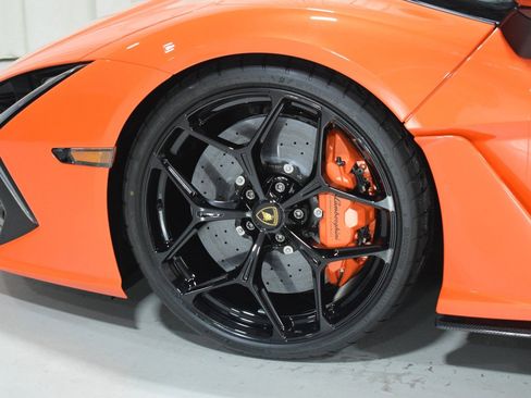 Used 2025 Lamborghini Revuelto image 6