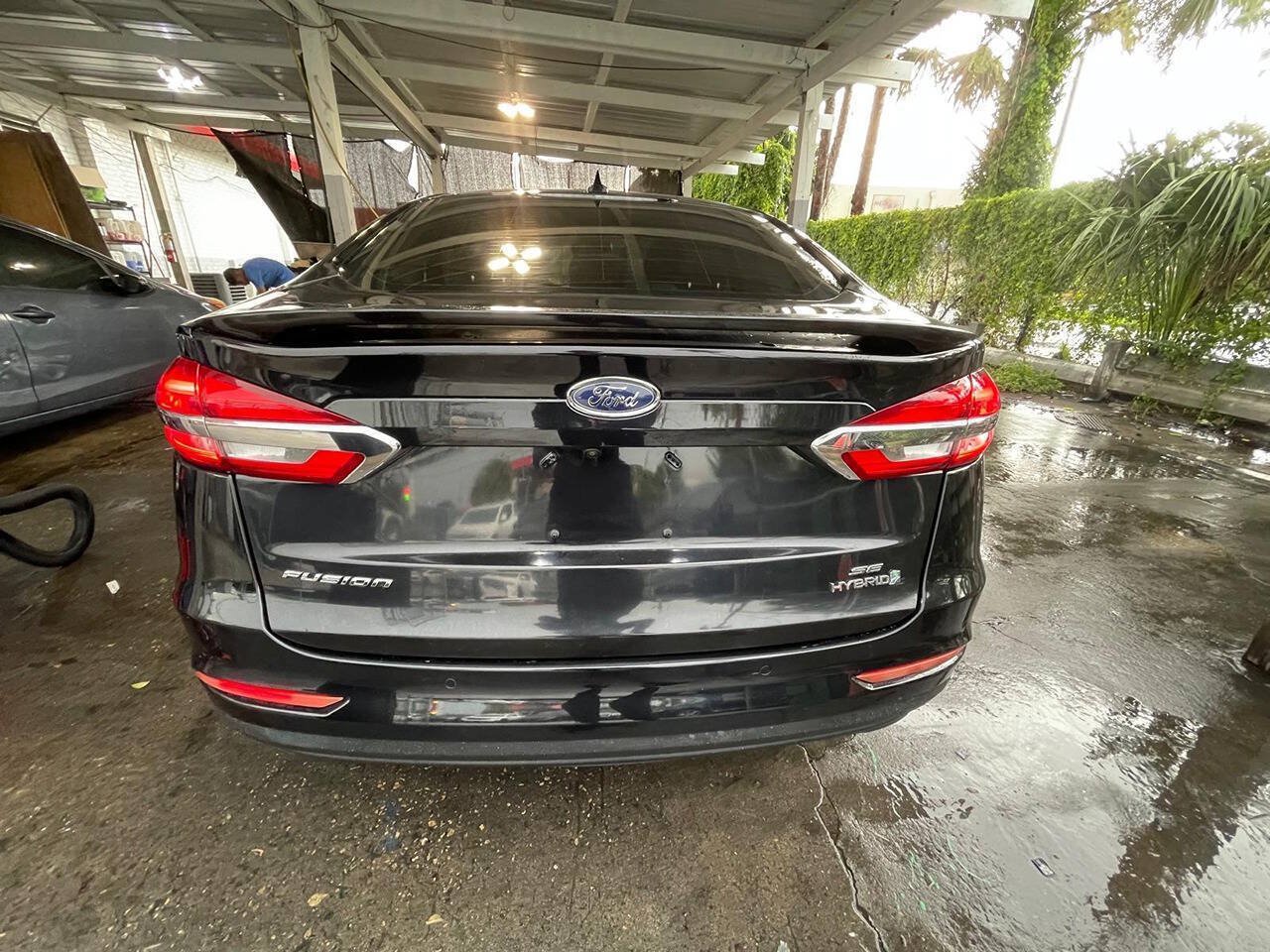 Used 2019 Ford Fusion SE FWD image 14