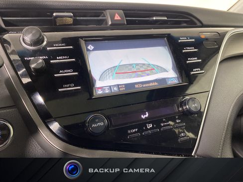 Used 2018 Toyota Camry SE w/ Moonroof Package FWD image 3