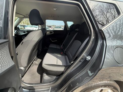 Used 2025 Kia Soul LX w/ LX Technology Package FWD image 23