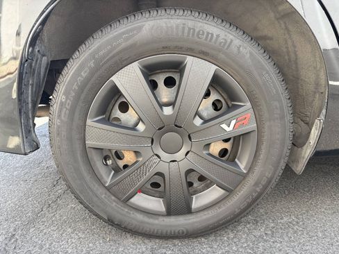 Used 2018 Nissan Versa Note SV FWD image 16