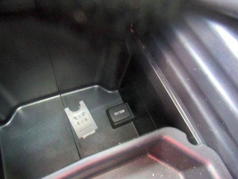 Used 2019 Toyota Highlander XLE AWD/4WD image 42