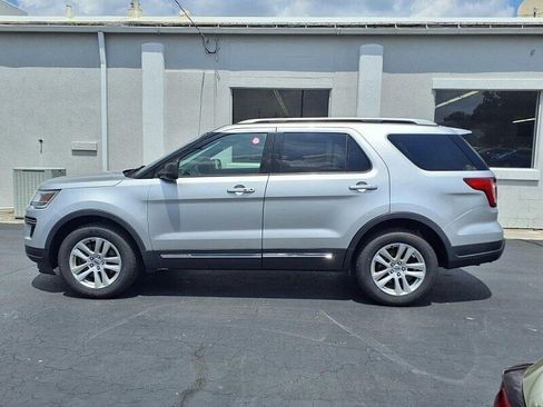 Used 2019 Ford Explorer XLT AWD/4WD image 9