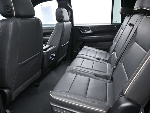 Used 2023 GMC Yukon XL SLT AWD/4WD image 30