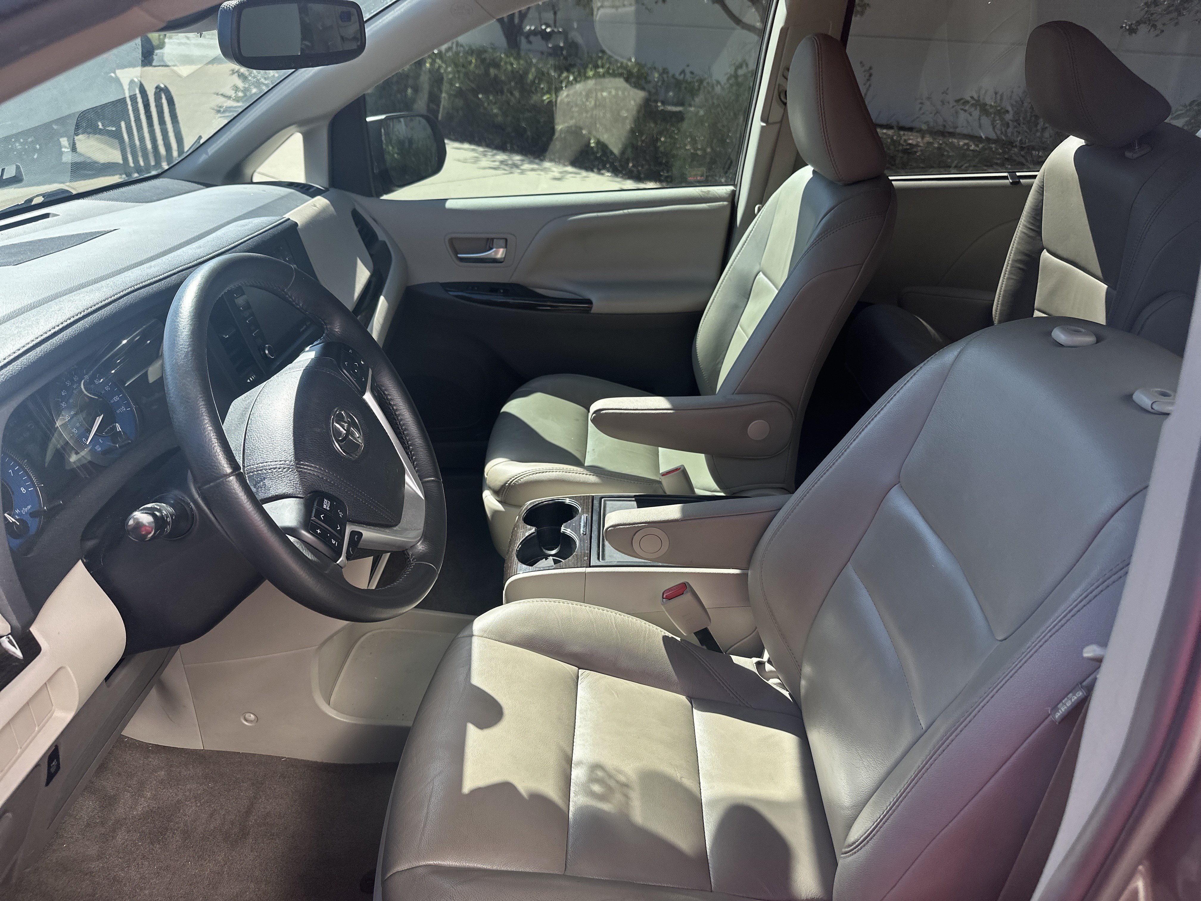 Used 2018 Toyota Sienna XLE w/ XLE Navigation Package FWD image 15