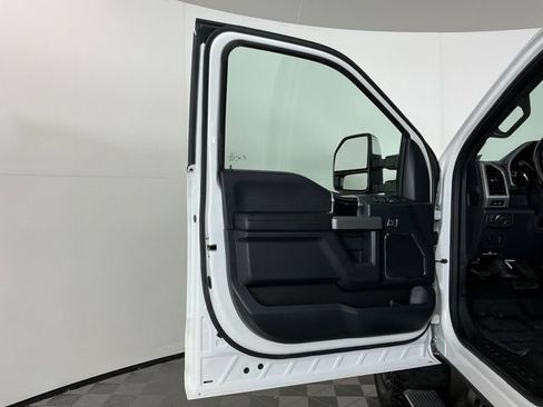 Used 2022 Ford F350 Platinum AWD/4WD image 17