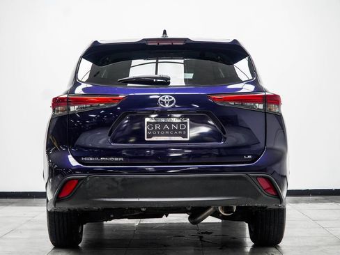 Used 2023 Toyota Highlander LE FWD image 12